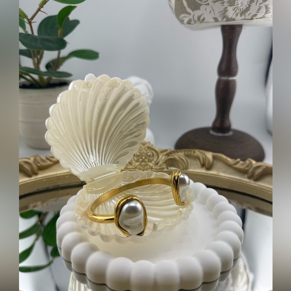 Baroque Pearl Cuff Bracelet – Stainless Steel PVD Gold Plated - Picture 8 of 10